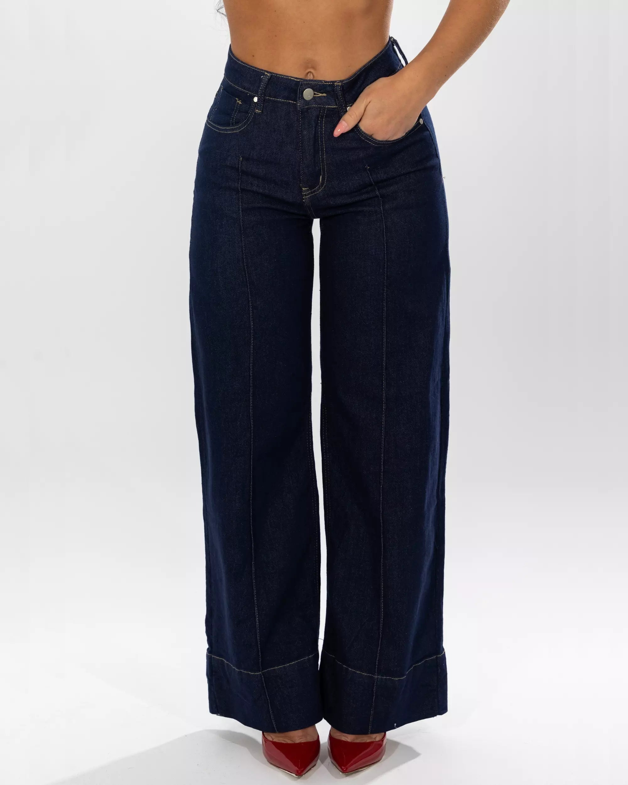 JEANS CON PIEGA CENTRALE