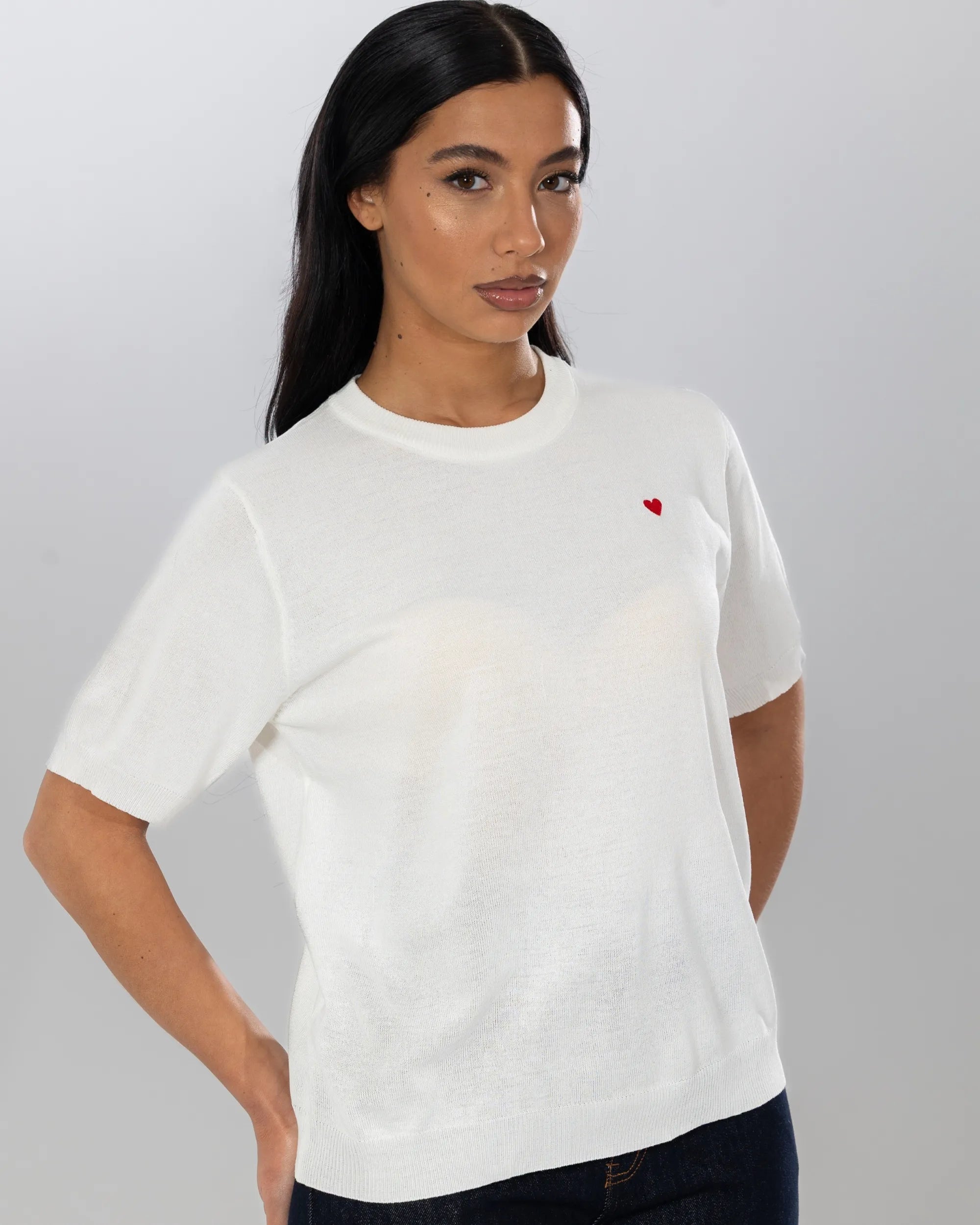 T-SHIRT SOTTILE CON CUORICINO