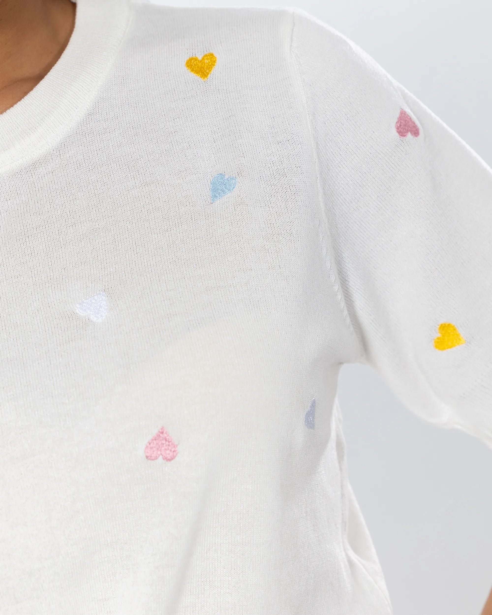 T-SHIRT SOTTILE CON CUORICINI