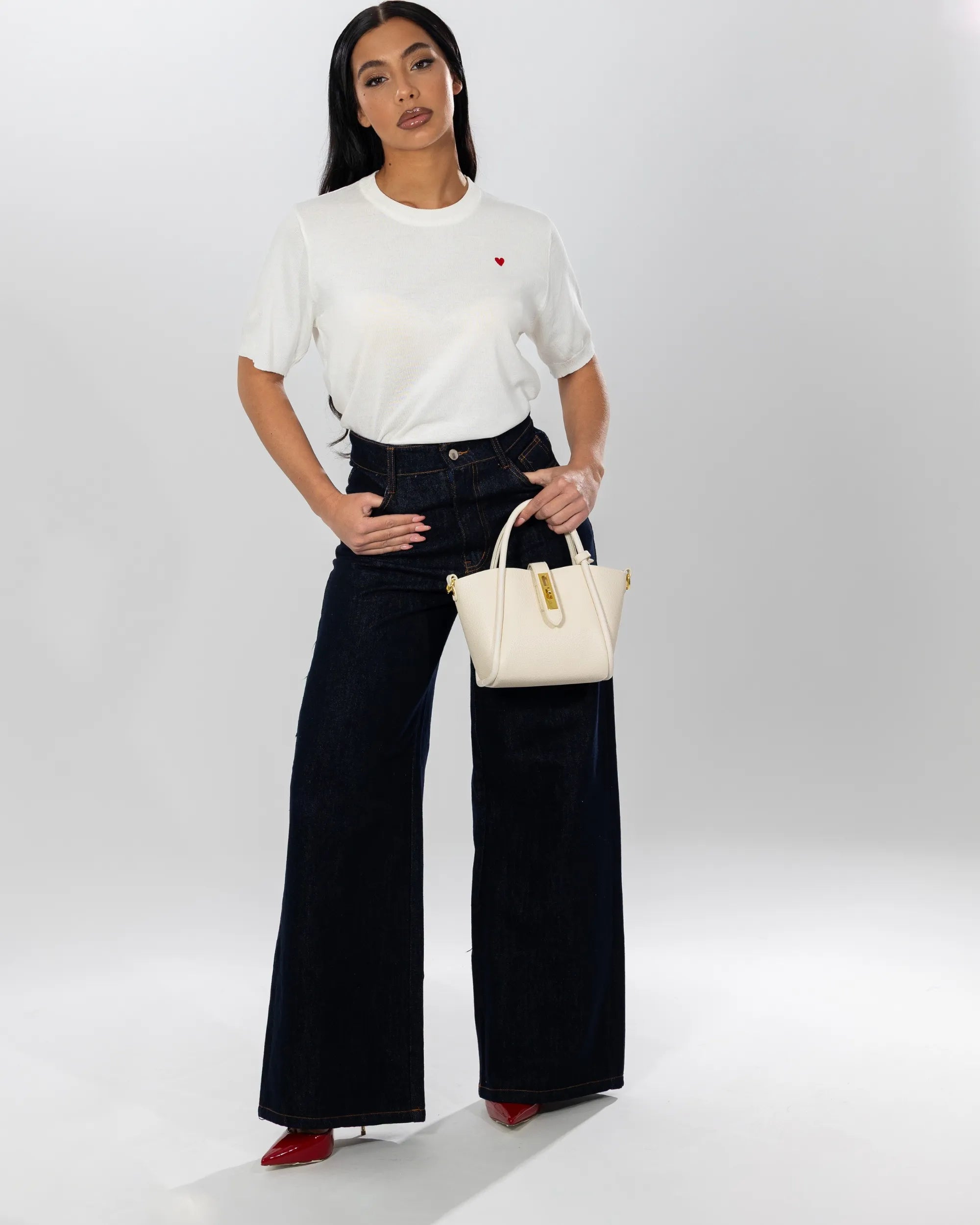 T-SHIRT SOTTILE CON CUORICINO